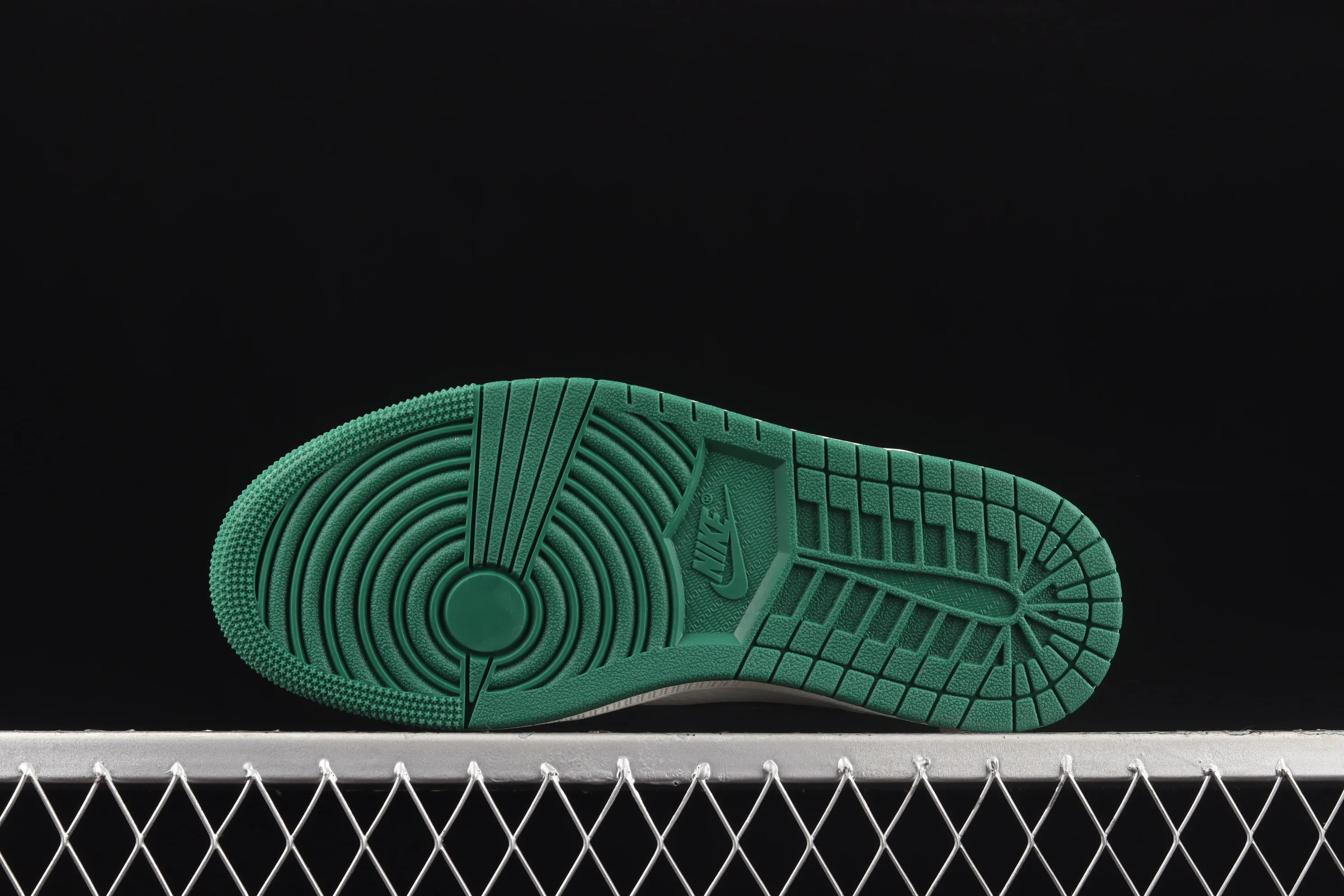 All categories Air Jordan Jordan series basketball shoes Air Jordan 1 Mid Air Jordan 1 Mid "Pine Green" AJ1 Joe 1 refreshing green toe China basketball shoes 852542-301